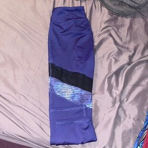 Superman athletic capris